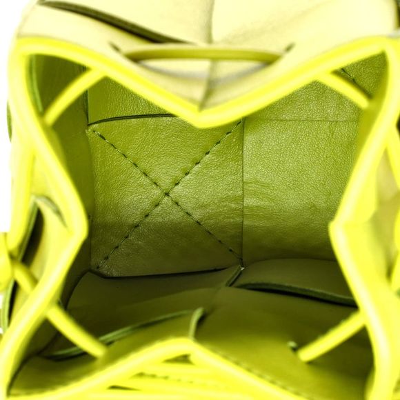 Bottega Veneta Cassette Bucket Bag Maxi Intrecciato Leather with Beaded Details - Picture 5 of 7